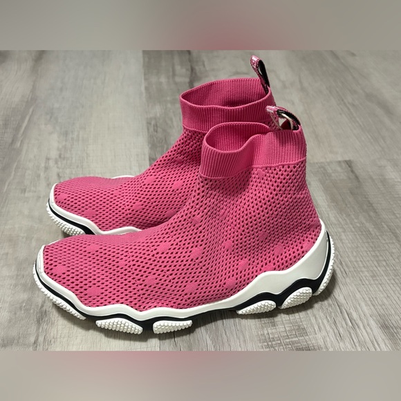 🔥NEW! Red Valentino Red (V)Glam Vibrant Pink Sneakers Size 35 100% Authentic